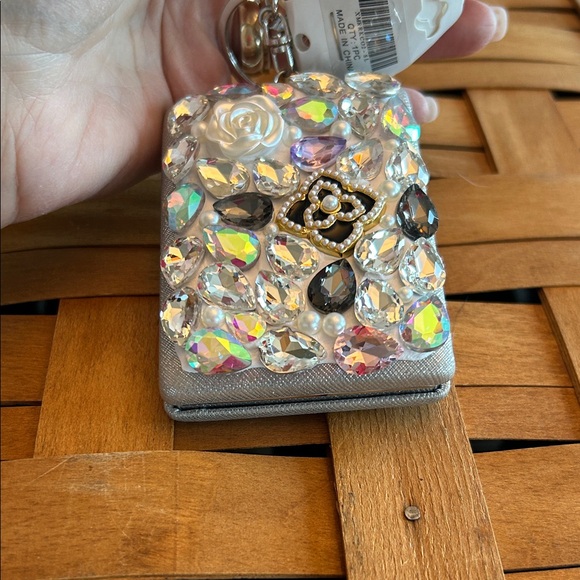 Elegant Crystal double sided mirror with Floral Accents silver background - Picture 4 of 10